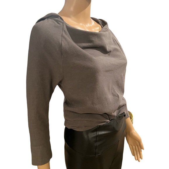 Soft and light weight hoodie - Picture 4 of 7